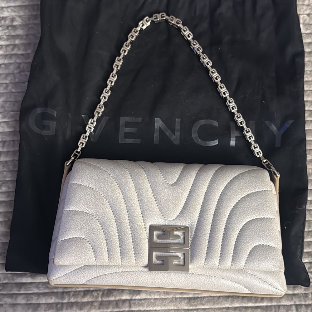 Givenchy bag in ivory, can be worn as a shoulder or crossbody.
